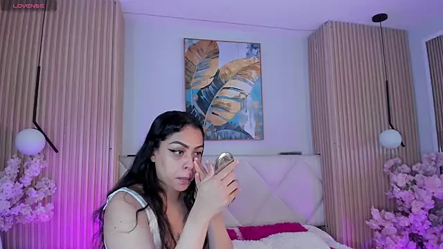Snapshot of Mila_Hank_ chatting on April 18, 2026, 12:18 pm Mila Hank online show from April 18, 2026, 12:18 pm