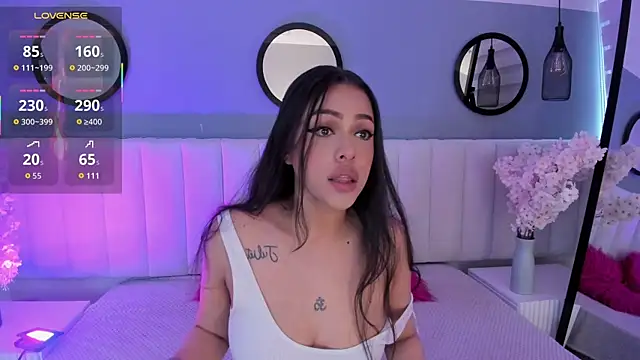 Mila Hank  online show from November 16, 2025, 12:43 pm