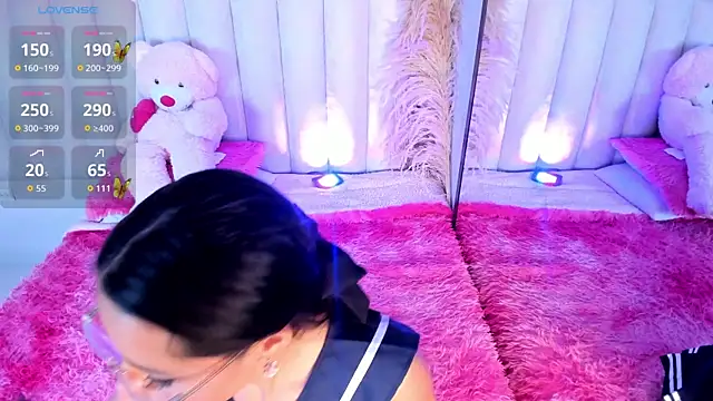 Snapshot of Annie__2 chatting on November 7, 2025, 12:10 pm Annie 2 online show from November 7, 2025, 12:10 pm