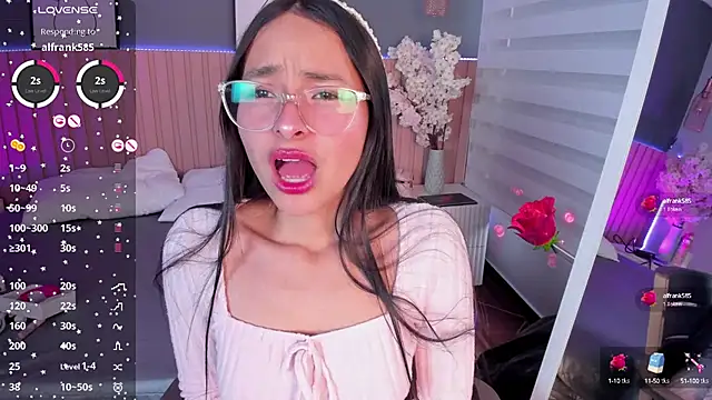 Snapshot of Annie__2 chatting on September 29, 2025, 12:11 pm Annie 2 online show from September 29, 2025, 12:11 pm