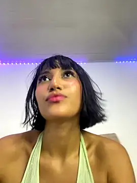 Amberdecolombia online show from November 18, 2025, 2:49 am