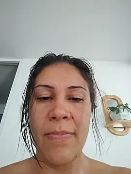 KittyHoleshot87 online show from April 15, 2026, 4:55 pm