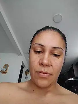 Snapshot of KittyHoleshot87 chatting on July 10, 2026, 6:19 pm KittyHoleshot87 online show from July 10, 2026, 6:19 pm