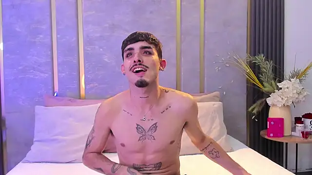 Snapshot of NikoStone_ chatting on October 3, 2025, 4:36 am NikoStone online show from October 3, 2025, 4:36 am