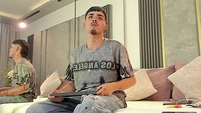 NikoStone  online show from April 17, 2026, 5:43 am