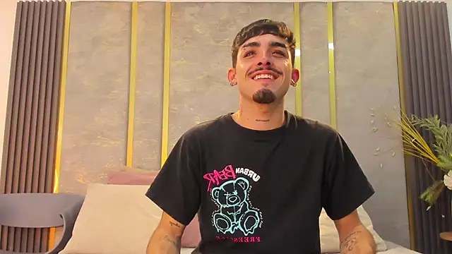 Snapshot of NikoStone_ chatting on October 1, 2025, 4:50 am NikoStone online show from October 1, 2025, 4:50 am