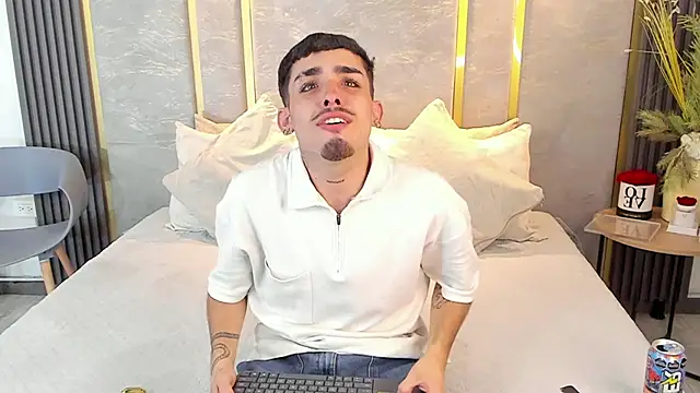 Snapshot of NikoStone_ chatting on December 16, 2025, 2:27 am NikoStone online show from December 16, 2025, 2:27 am