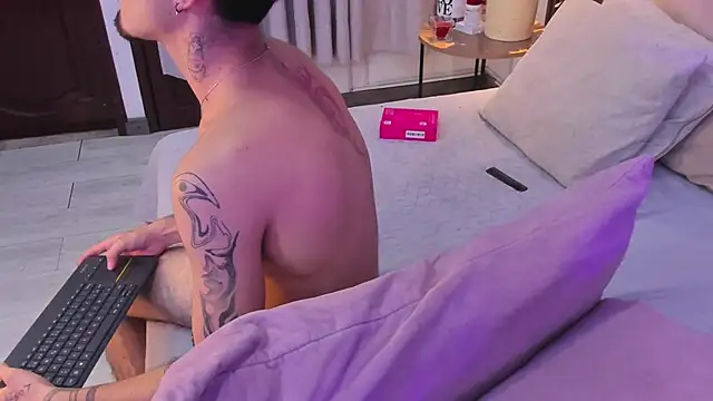 Snapshot of NikoStone_ chatting on September 25, 2025, 4:29 am NikoStone online show from September 25, 2025, 4:29 am