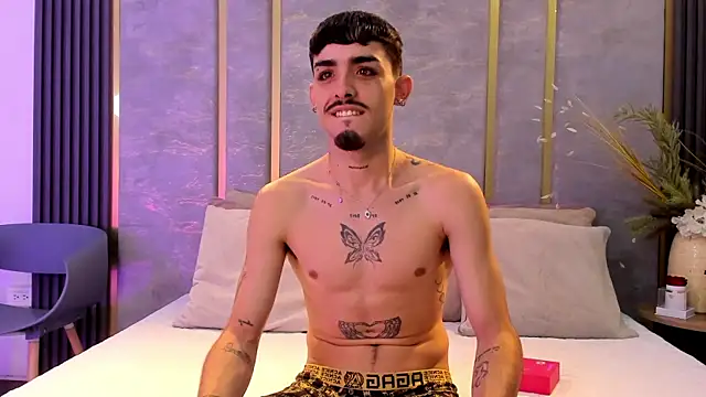 Snapshot of NikoStone_ chatting on October 21, 2025, 4:34 am NikoStone online show from October 21, 2025, 4:34 am