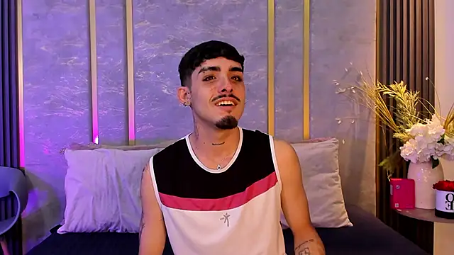 Snapshot of NikoStone_ chatting on September 16, 2025, 4:13 am NikoStone online show from September 16, 2025, 4:13 am