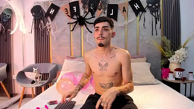 Snapshot of NikoStone_ chatting on October 29, 2025, 4:55 am NikoStone online show from October 29, 2025, 4:55 am