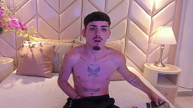 Snapshot of NikoStone_ chatting on November 13, 2025, 1:09 am NikoStone online show from November 13, 2025, 1:09 am