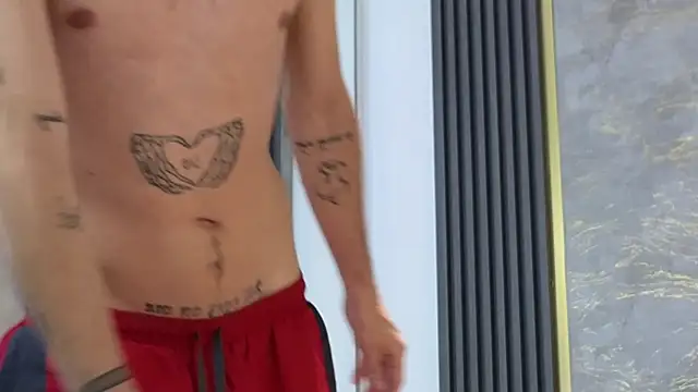 Snapshot of NikoStone_ chatting on December 20, 2025, 4:37 am NikoStone online show from December 20, 2025, 4:37 am