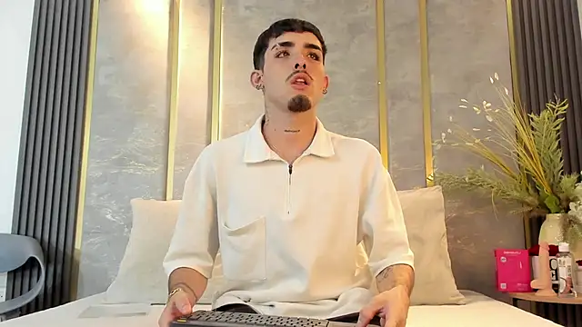 Snapshot of NikoStone_ chatting on December 23, 2025, 1:16 am NikoStone online show from December 23, 2025, 1:16 am