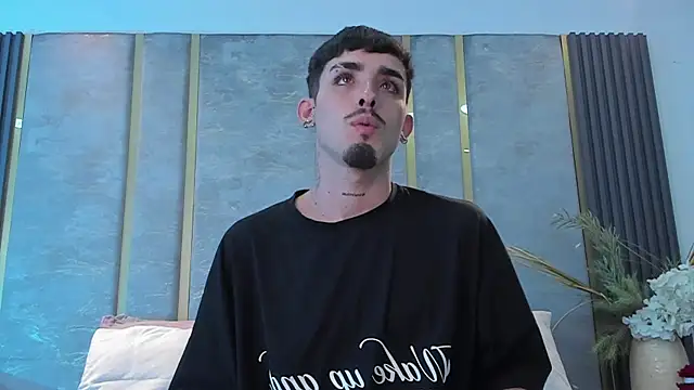 Snapshot of NikoStone_ chatting on November 14, 2025, 4:38 am NikoStone online show from November 14, 2025, 4:38 am