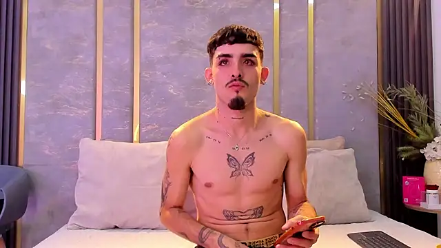 Snapshot of NikoStone_ chatting on October 15, 2025, 4:11 am NikoStone online show from October 15, 2025, 4:11 am