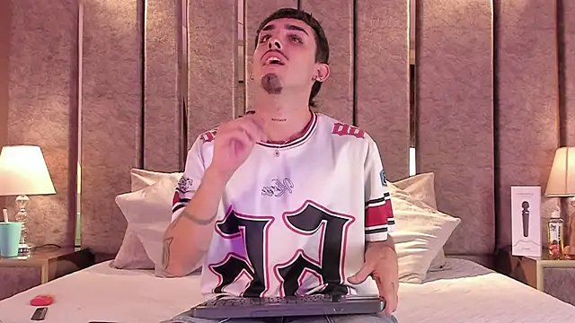 NikoStone  online show from April 14, 2026, 3:44 am