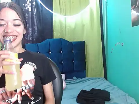 Snapshot of canelasexy_1 chatting on May 4, 2026, 8:11 pm canelasexy 1 online show from May 4, 2026, 8:11 pm