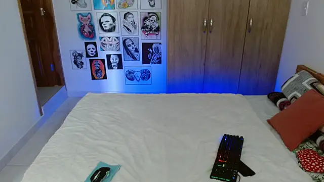 rachel rosse11 online show from February 9, 2026, 8:18 pm