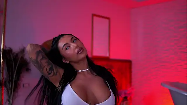 Snapshot of AishaaDevoe chatting on November 23, 2025, 7:24 pm AishaaDevoe online show from November 23, 2025, 7:24 pm