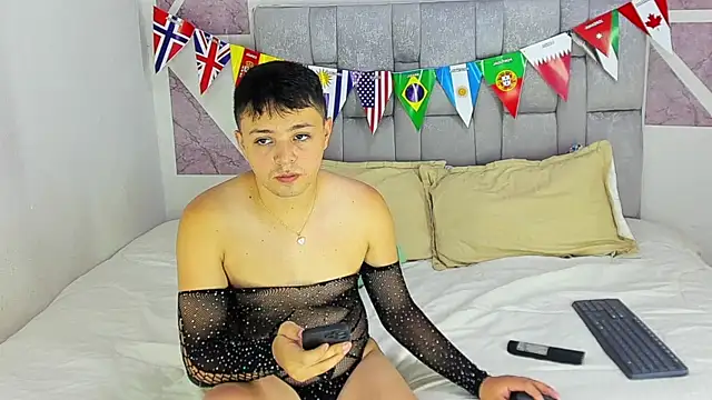 Snapshot of christopher_Hot chatting on July 7, 2026, 4:10 pm christopher Hot online show from July 7, 2026, 4:10 pm