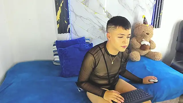 Snapshot of christopher_Hot chatting on June 6, 2026, 8:58 pm christopher Hot online show from June 6, 2026, 8:58 pm