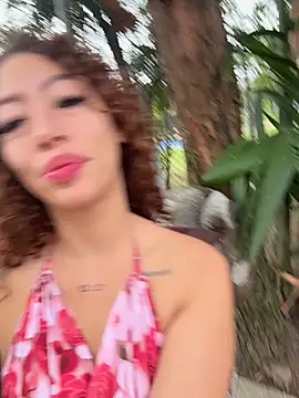 Snapshot of roxyrougee chatting on February 12, 2026, 12:16 pm roxyrougee online show from February 12, 2026, 12:16 pm