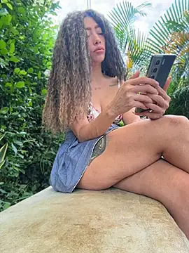 roxyrougee online show from July 13, 2026, 2:16 pm