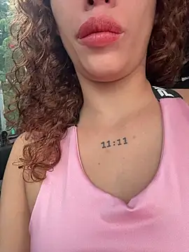 Snapshot of roxyrougee chatting on February 4, 2026, 11:49 am roxyrougee online show from February 4, 2026, 11:49 am