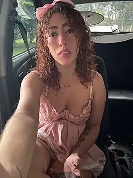 Snapshot of roxyrougee chatting on April 15, 2026, 12:42 pm roxyrougee online show from April 15, 2026, 12:42 pm