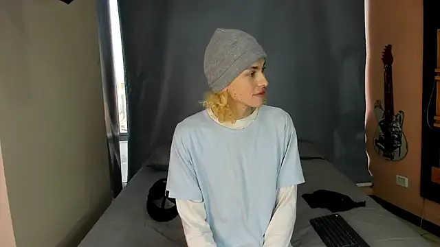 Snapshot of Aaron_Fordd chatting on November 21, 2025, 11:20 am Aaron Fordd online show from November 21, 2025, 11:20 am