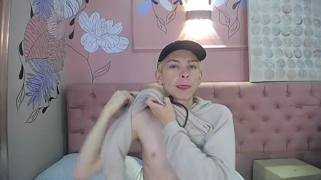 Snapshot of Aaron_Fordd chatting on November 25, 2025, 12:05 pm Aaron Fordd online show from November 25, 2025, 12:05 pm