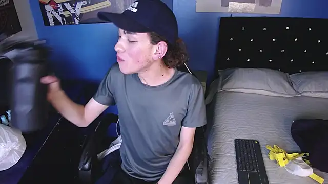 Snapshot of Aaron_Fordd chatting on October 7, 2025, 8:10 pm Aaron Fordd online show from October 7, 2025, 8:10 pm