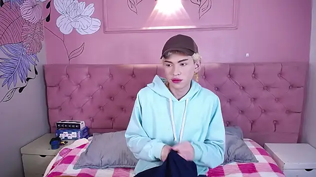 Snapshot of Aaron_Fordd chatting on December 16, 2025, 12:42 pm Aaron Fordd online show from December 16, 2025, 12:42 pm