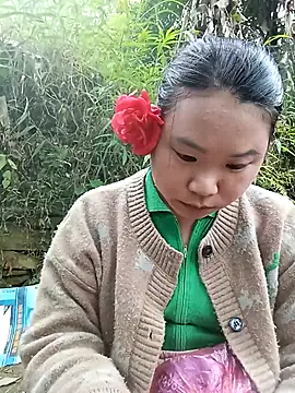 may-squirl online show from October 31, 2025, 7:05 am