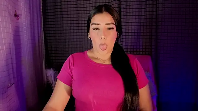 Snapshot of Kayleemorales chatting on February 16, 2026, 5:33 pm Kayleemorales online show from February 16, 2026, 5:33 pm