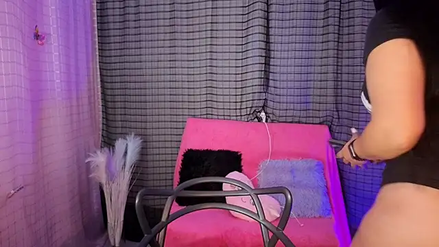 Snapshot of Kayleemorales chatting on January 12, 2026, 5:42 pm Kayleemorales online show from January 12, 2026, 5:42 pm