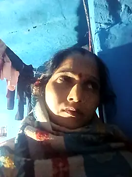 Snapshot of Jooli_xx chatting on November 14, 2025, 12:53 pm Jooli xx online show from November 14, 2025, 12:53 pm