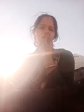 Snapshot of Jooli_xx chatting on November 8, 2025, 3:21 am Jooli xx online show from November 8, 2025, 3:21 am