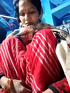 Snapshot of Jooli_xx chatting on November 19, 2025, 12:21 am Jooli xx online show from November 19, 2025, 12:21 am