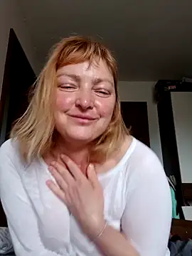 Snapshot of LiluLiluLilu chatting on April 16, 2026, 6:47 am LiluLiluLilu online show from April 16, 2026, 6:47 am