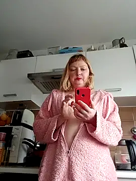 LiluLiluLilu online show from March 1, 2026, 10:15 am