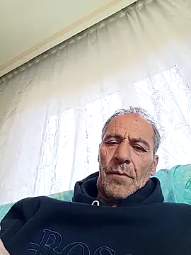 Snapshot of Meliwem12 chatting on April 21, 2026, 6:42 am Meliwem12 online show from April 21, 2026, 6:42 am