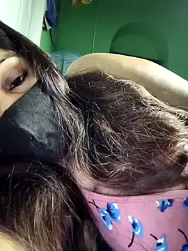 V-hot-swiet online show from October 28, 2025, 12:11 am