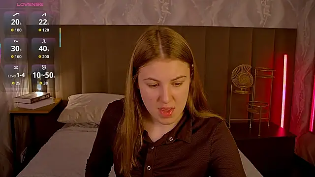 MelanieHenders online show from October 12, 2025, 5:31 am