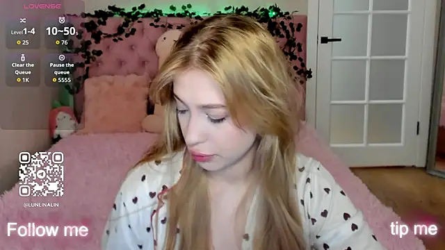 Snapshot of LightStar_18 chatting on November 27, 2025, 3:23 pm LightStar 18 online show from November 27, 2025, 3:23 pm