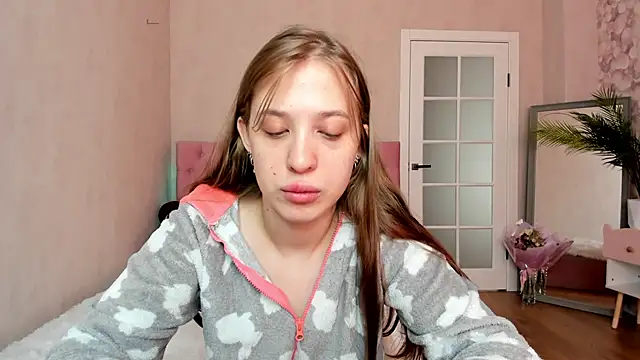 Snapshot of LightStar_18 chatting on September 17, 2025, 9:11 am LightStar 18 online show from September 17, 2025, 9:11 am