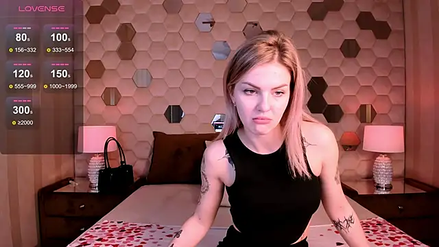 Snapshot of NaomiSol chatting on September 17, 2025, 7:38 pm NaomiSol online show from September 17, 2025, 7:38 pm