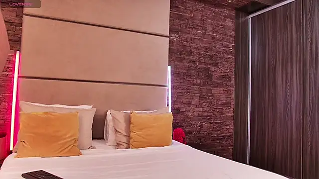 Snapshot of SandraSilver chatting on September 19, 2025, 6:12 pm SandraSilver online show from September 19, 2025, 6:12 pm