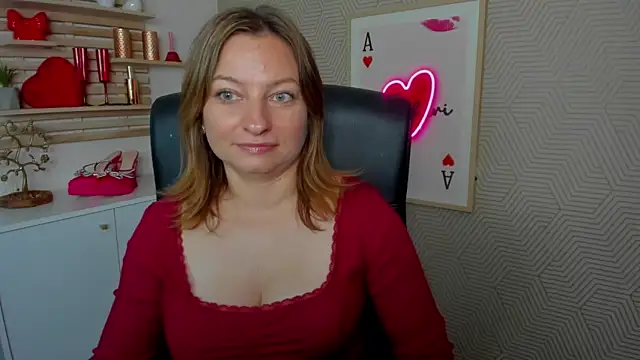 Snapshot of angelaSamt chatting on June 16, 2026, 5:40 am angelaSamt online show from June 16, 2026, 5:40 am